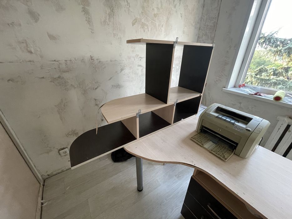 Продам письменный стол с полкой
