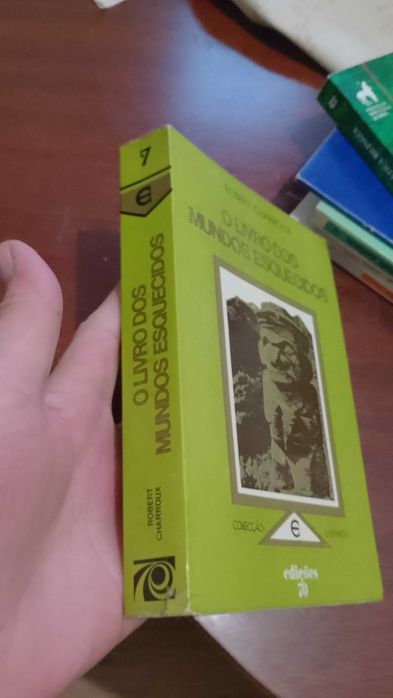 O Livro dos Mundos Esquecidos - Robert Charroux