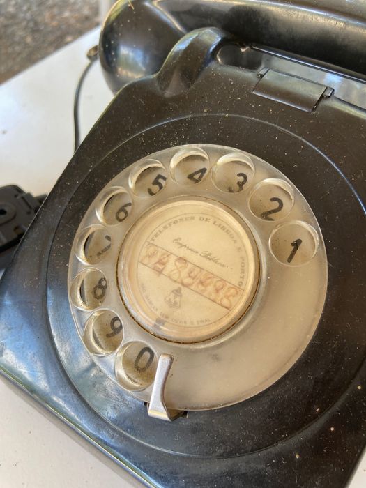 Telefone fixo antigo