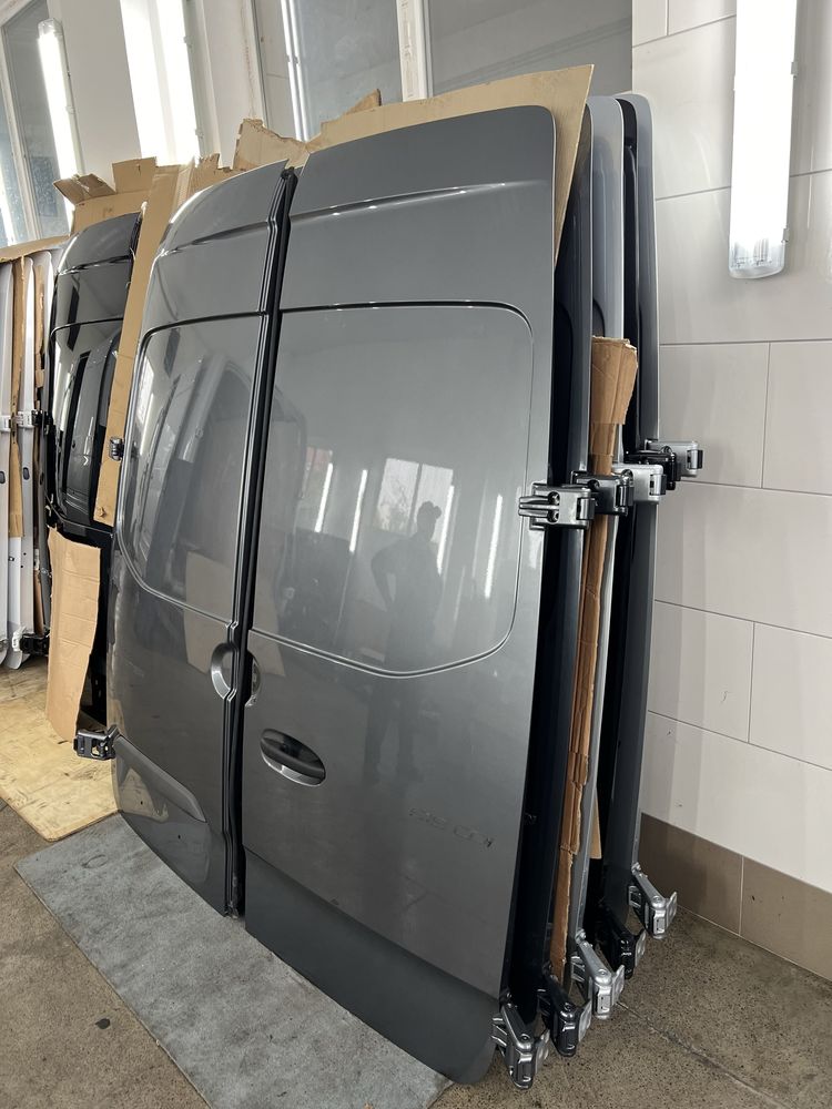 Задні двері сірі асфальт Mercedes Sprinter W907
