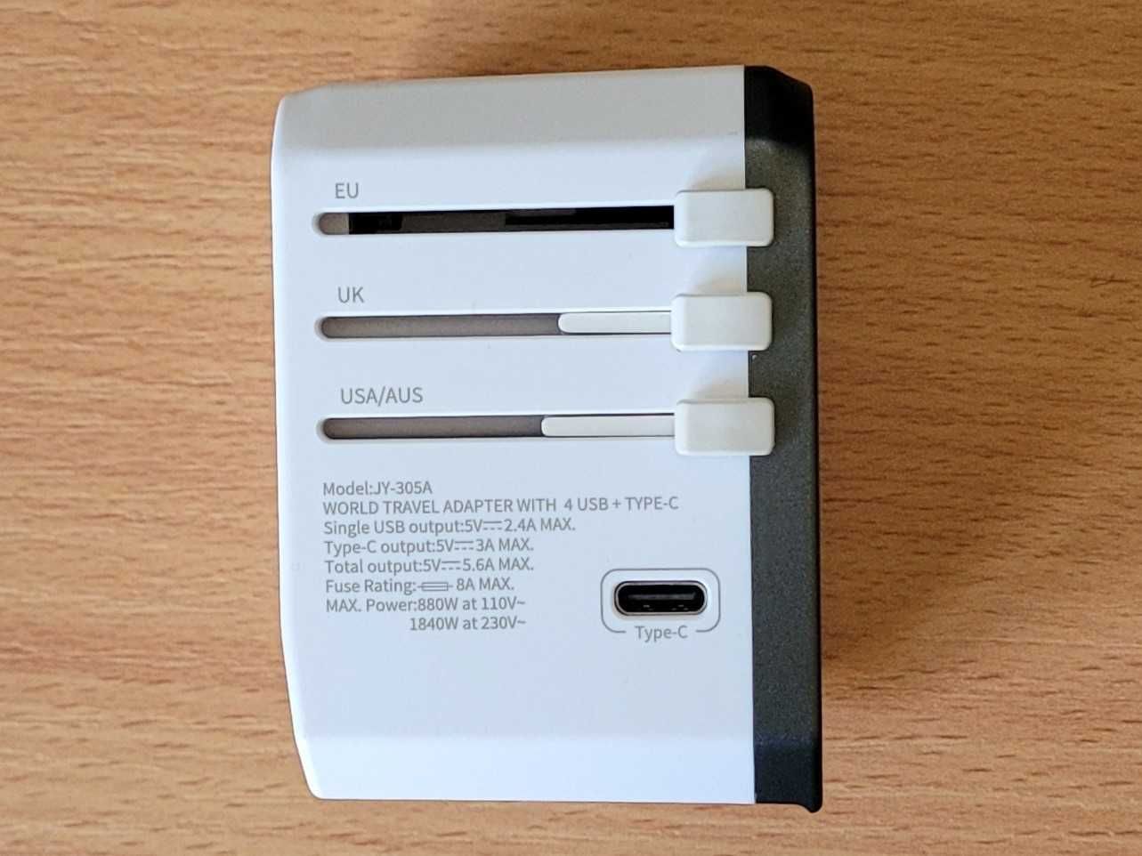 Ładowarka Adapter Podróżny z 4 gniazdami USB, 1 USB-C  do 224 krajów