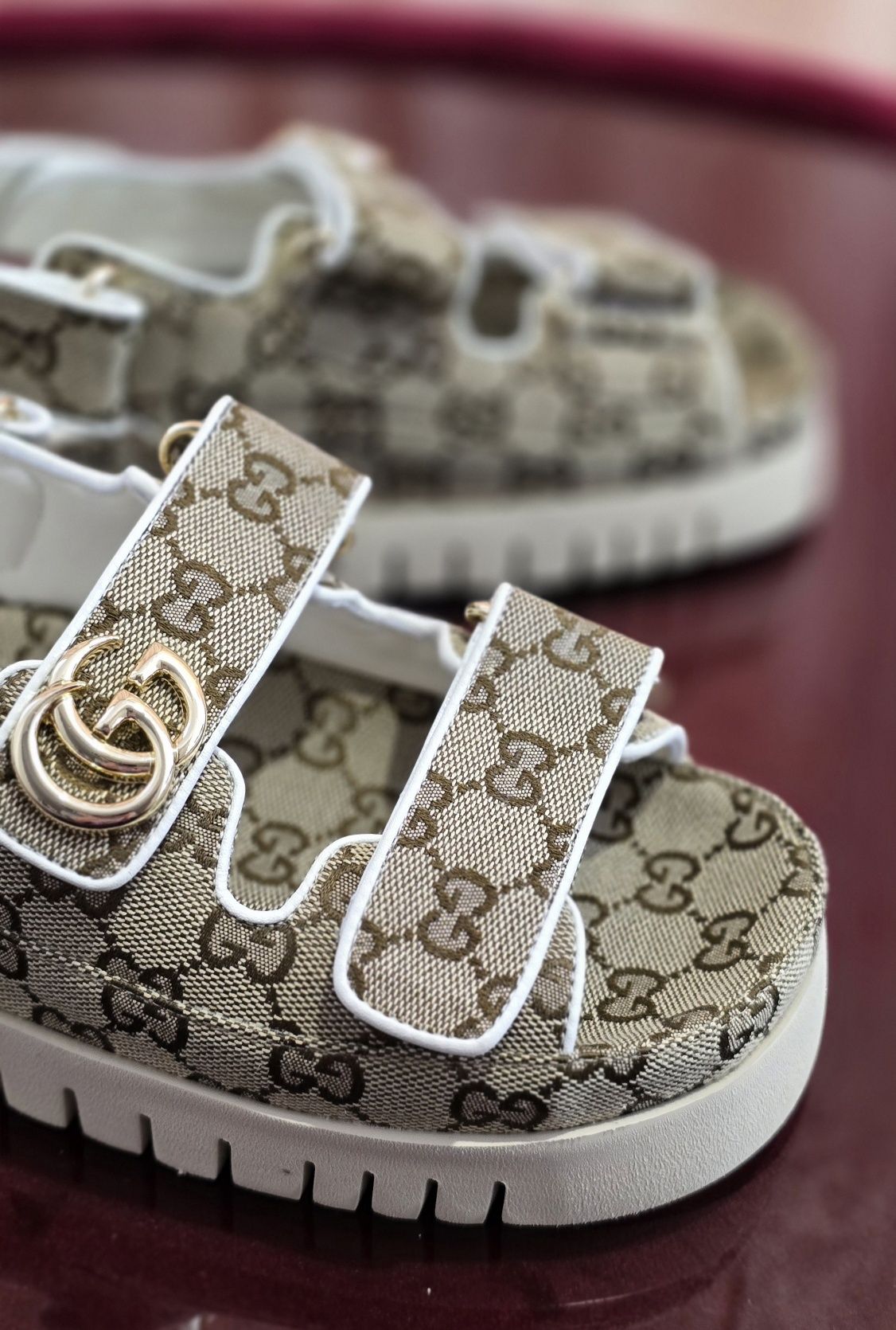 Сандалі Gucci 38