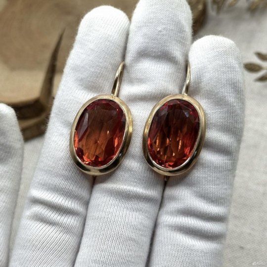Продам золотое серьги