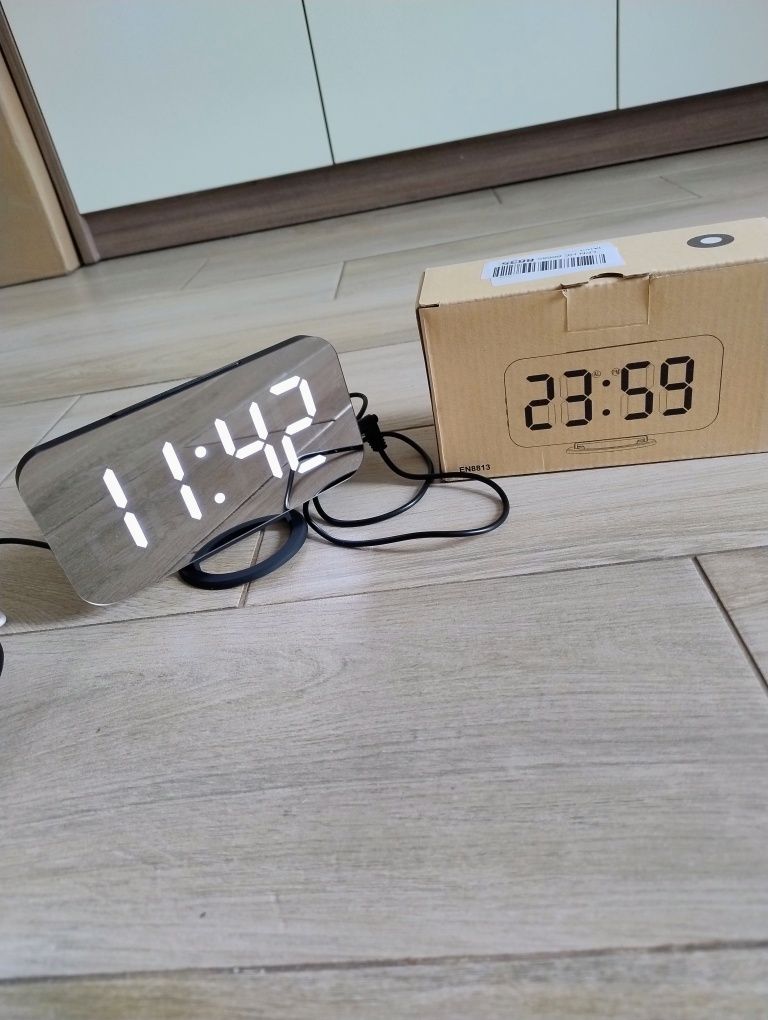 Budżik Zegar LED cyfrowy budzik z portem USB, Lustro LED.