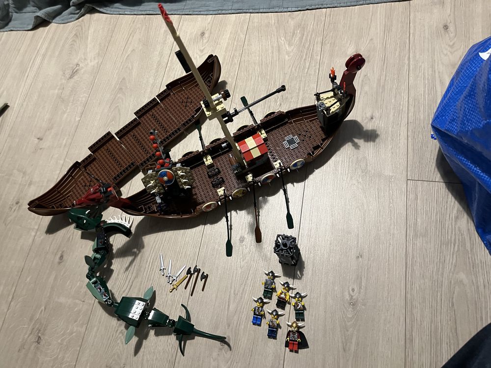 Lego 7018  + kadłub  7018 łódź wikingów