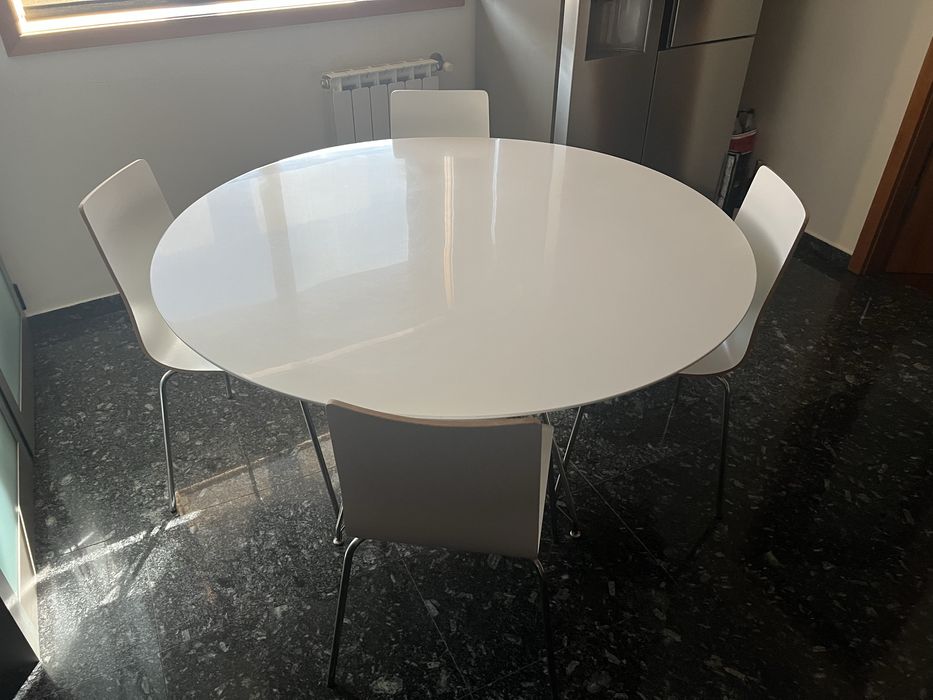 Mesa de refeições e 4 cadeiras "Area"