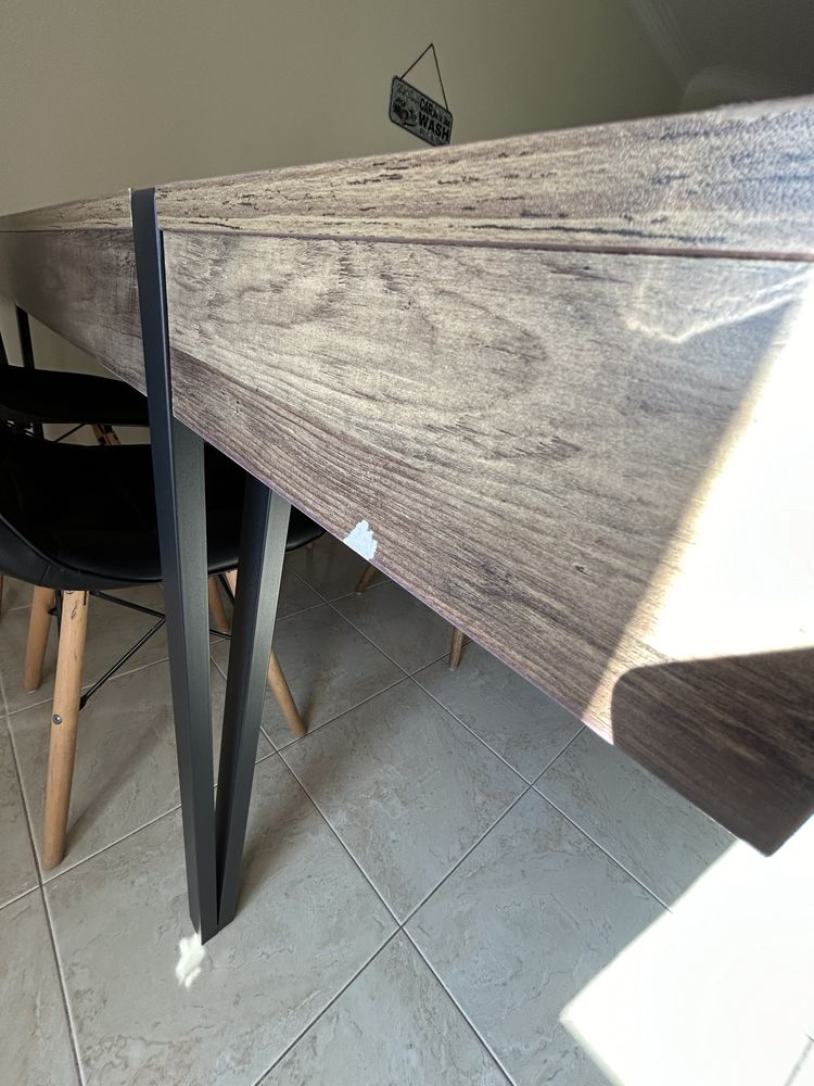 Mesa de jantar.