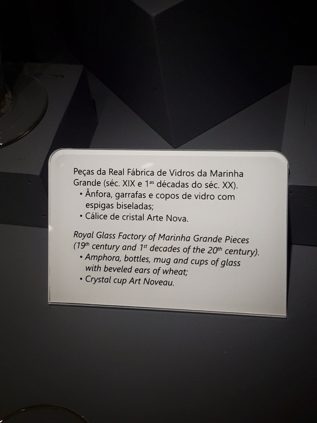 Garrafas antigas (vidro lapidado): Real Fábrica Vidros Marinha Grande