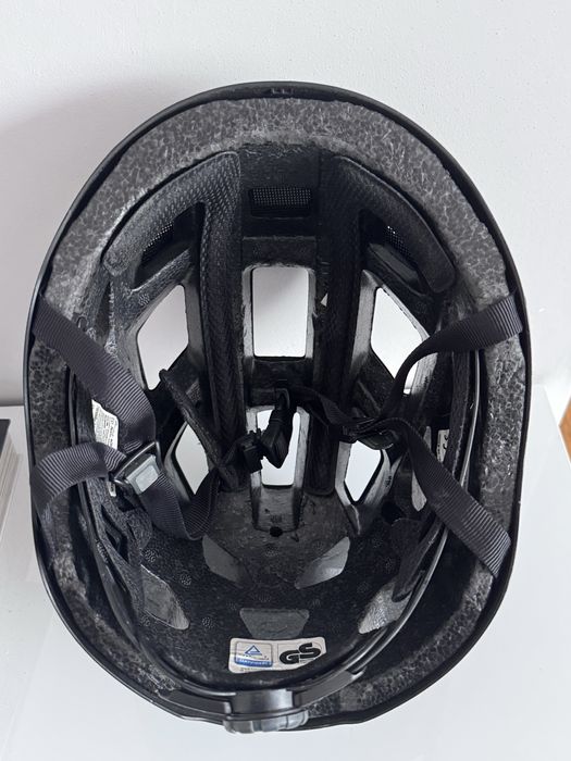 Kask rowerowy męski Abus rozm. 58-63cm czarny lampka