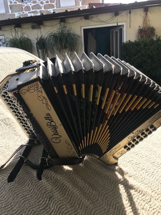 Vendo concertina da Famosa marca Vassibella de Guimarães