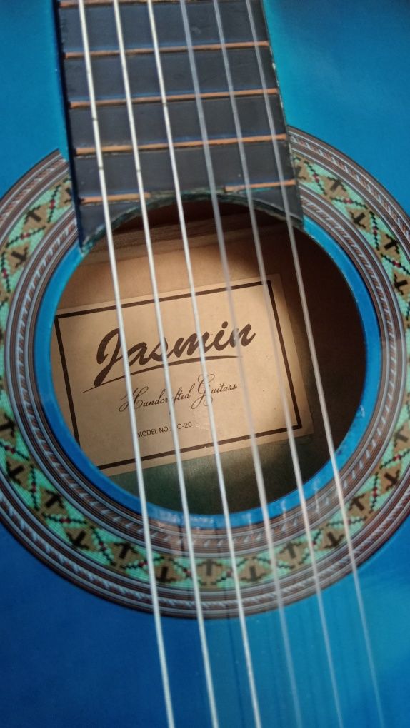 Niebieska gitara do grania