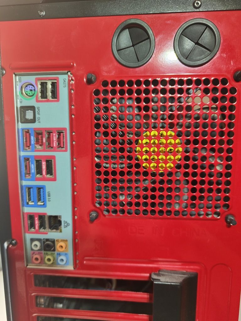 Komputer wraz z monitorem