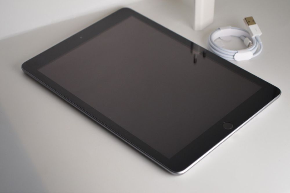 Планшети б/у Apple iPad 6 32/128Gb Wifi/LTE Оригінал Гарантія