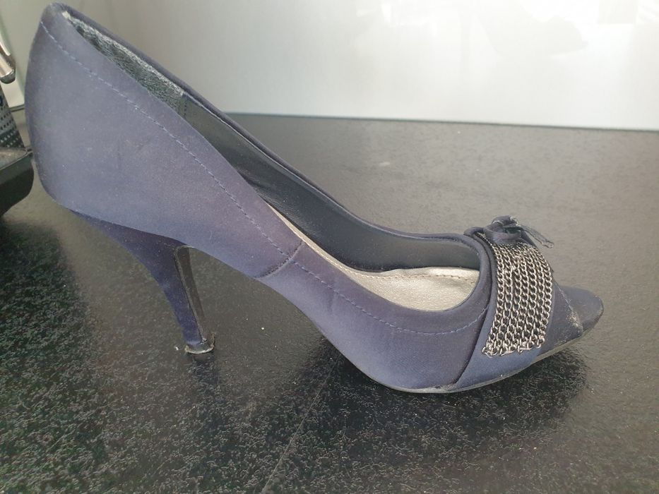 Buty granatowe na obcasie rozmiar 37