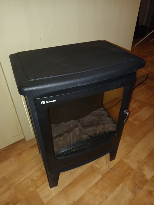 Kominek elektryczny z grzaniem firmy Ferretti- super okazja na zimę!