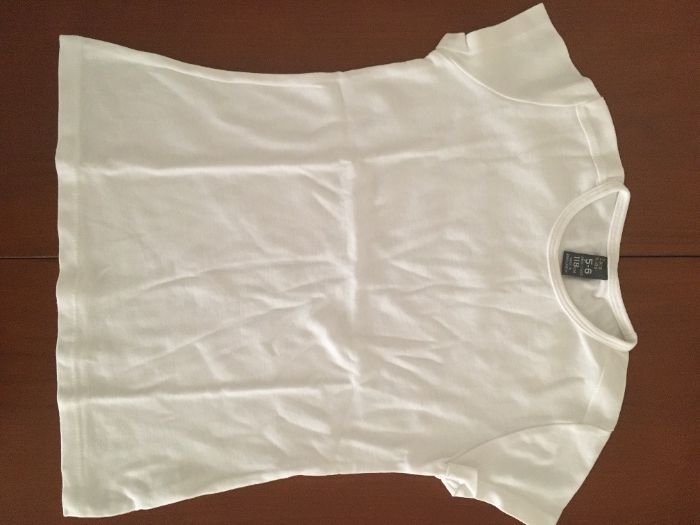Lote 3 T-shirts algodão 5-6 anos = 2 €