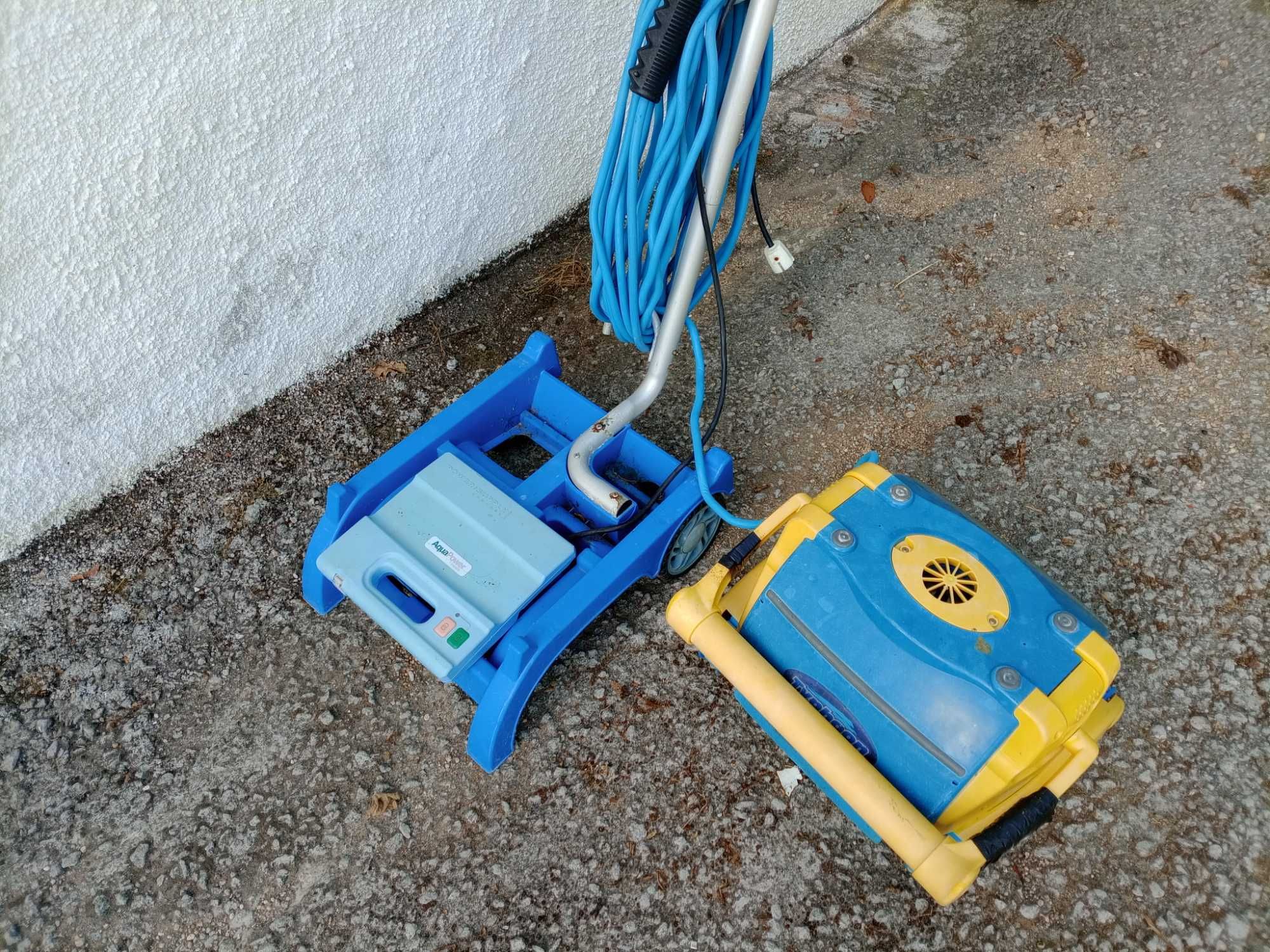 Máquina limpa piscinas.