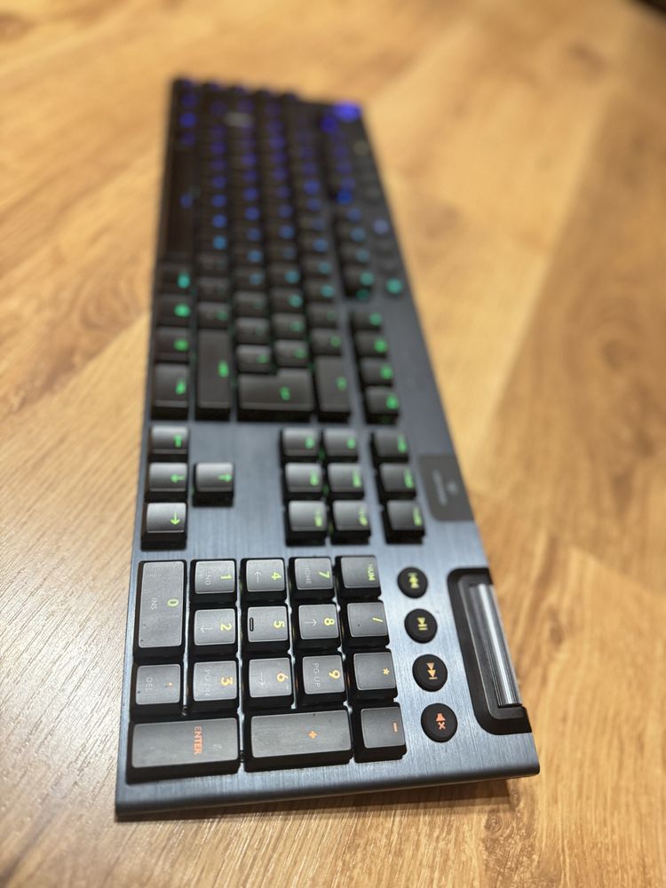 Klawiatura mechaniczna Logitech G915 Clicky