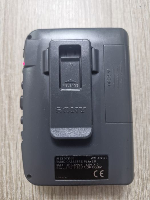 Sony WM-FX171 Walkman FM AM Radio Mega Bass