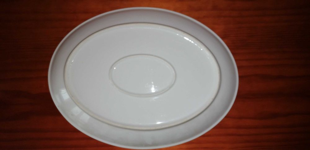 Travessa branca antiga