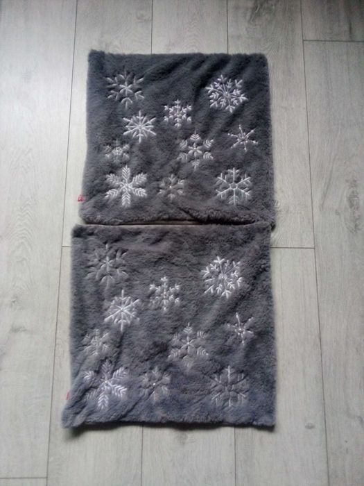 Dwie poszewki na poduszki