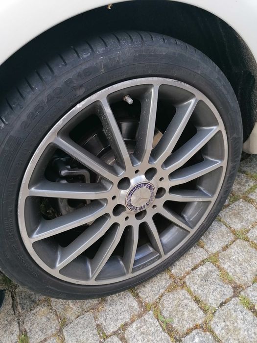 Mercedes CLA 180 D pack AMG com tecto de abrir