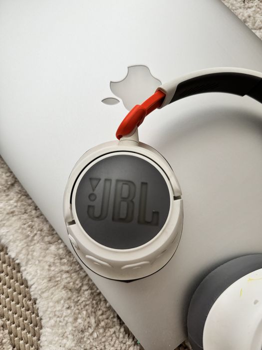 Наушники JBL в хорошем состоянии