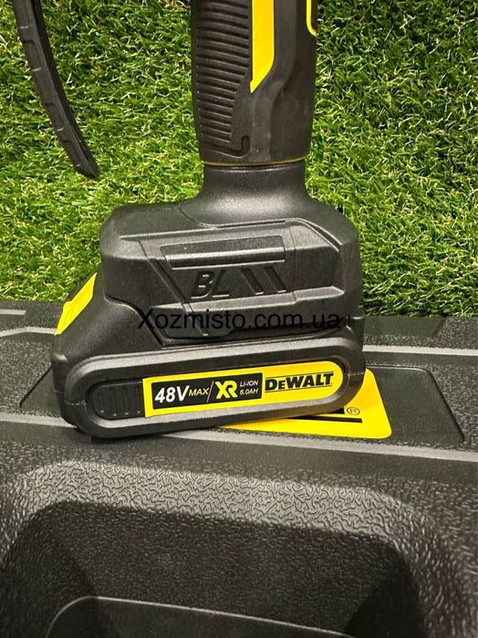 Акумуляторна безщіткова міні-пила DeWalt DCM195HN (48В 6Аh шина 20 см)