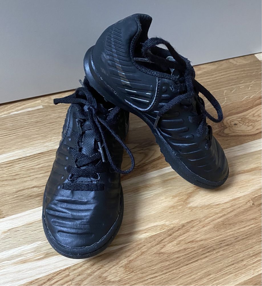Buty piłkarskie halówki r. 28,5 Nike Tiempo