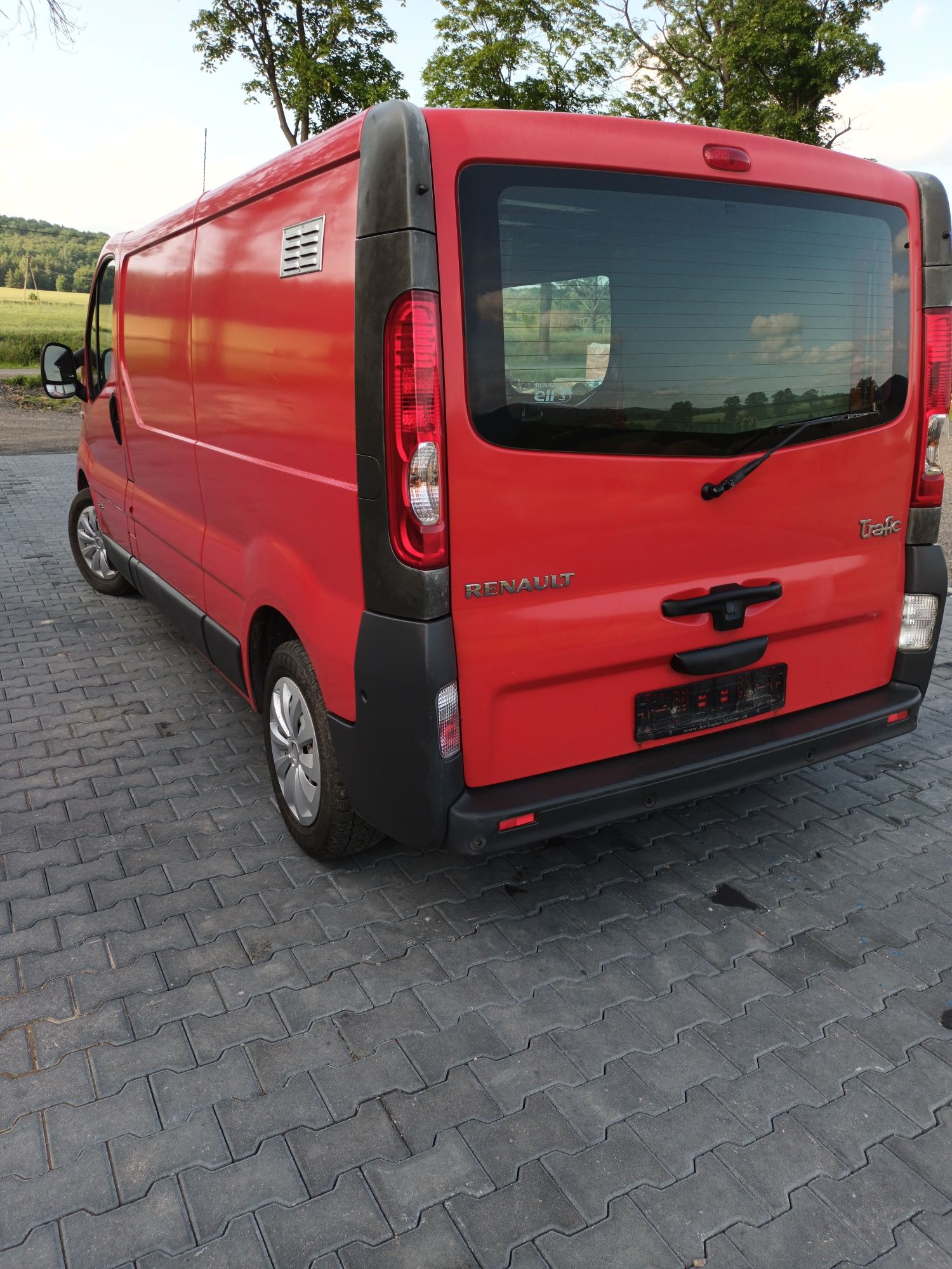 RENAULT  TRAFIC rok.2011 klimatyzacja czujnik parkowania wersja long .