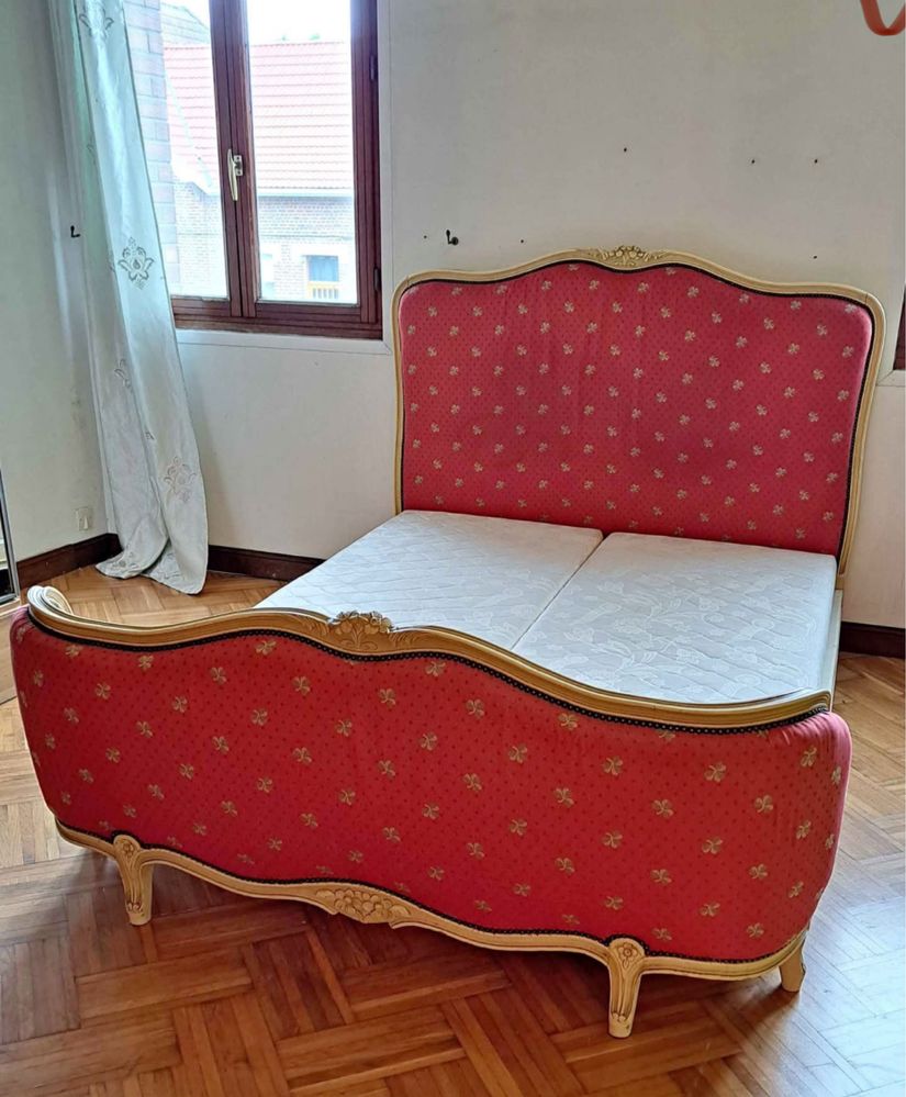 Antyk , łóżko w stylu ludwikowskim . Piekne .