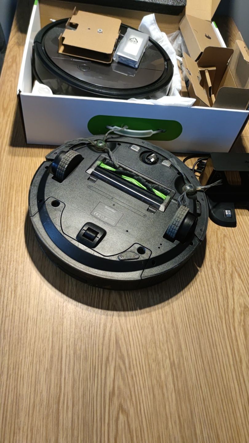 Robot sprzątający IROBOT Roomba  2szt 
Robot sprzątający IROBOT Roomba