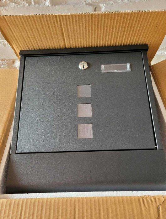 Skrzynka pocztowa z ocynkowanej stali z uchwytem na gazety