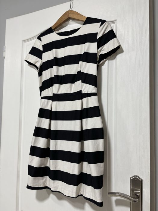 Вечірні сукні кожна по 200 грн