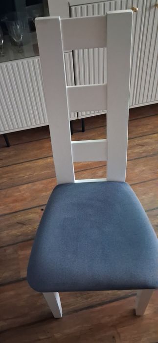 Sprzedam komplet  stół z 4 krzeslami