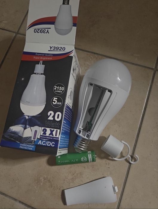 Лампочка 20W, на аккумуляторах.