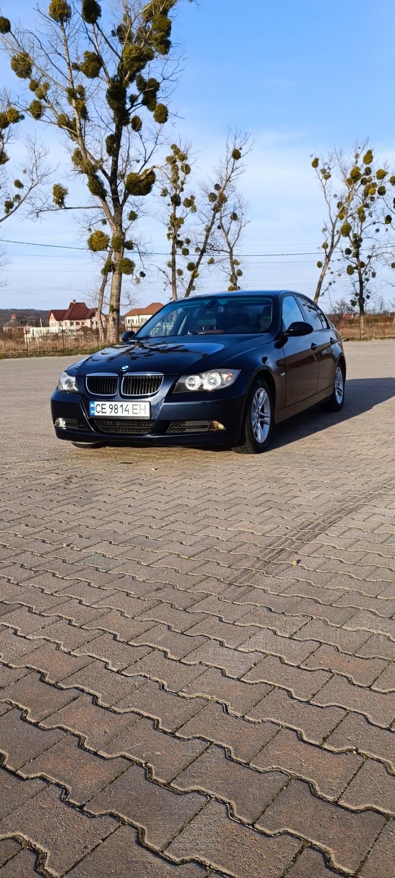 BMW  3           .