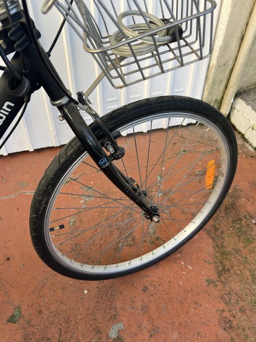 Bicicleta preta cidade