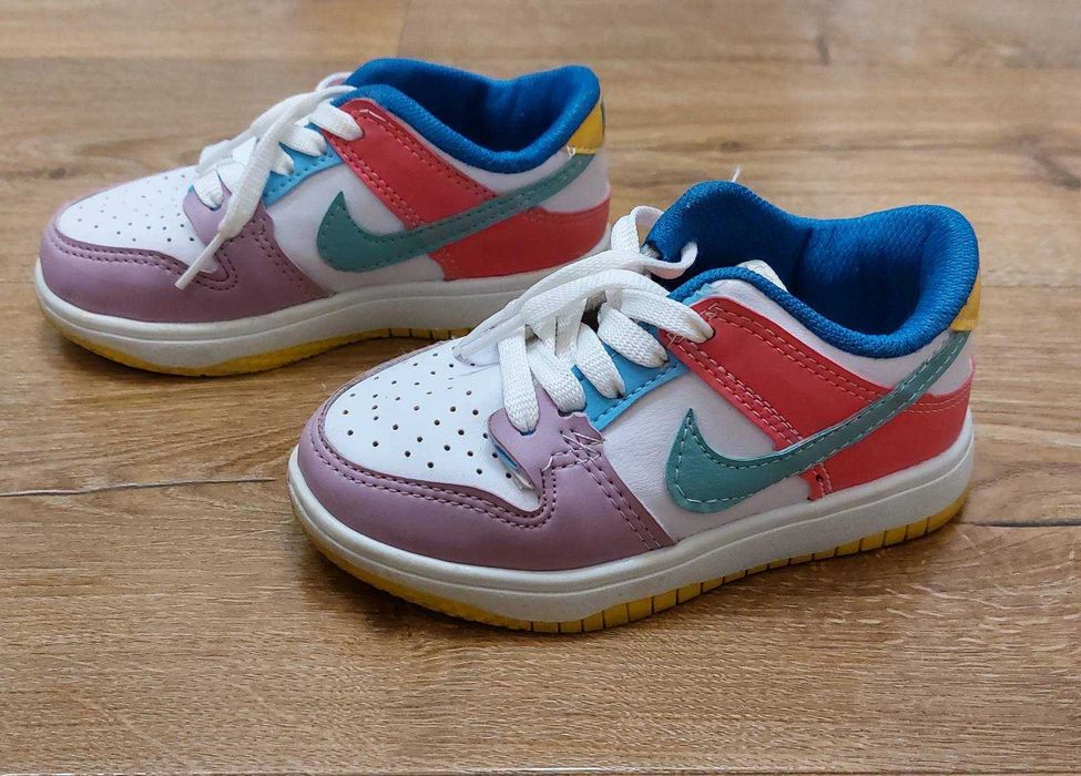 Sneakersy NIKE, adidasy dla dzieci, buty, bardzo ładne buciki, rozm 25