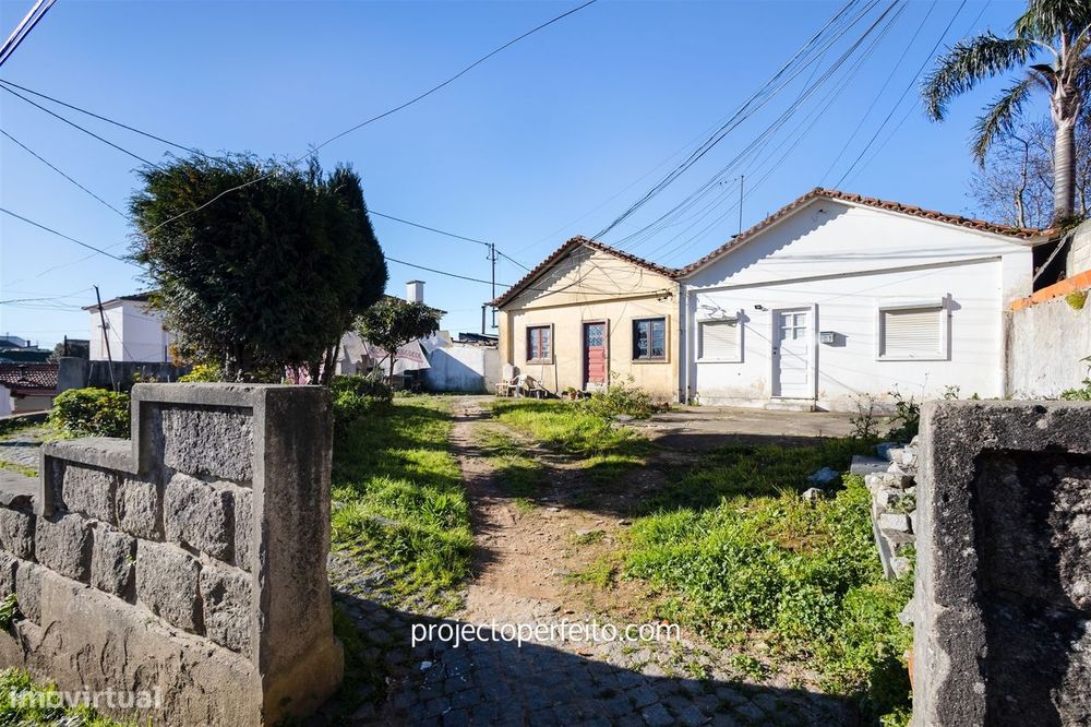 Conjunto de 10 casas para venda em Silvalde, à entrada da cidade de Es