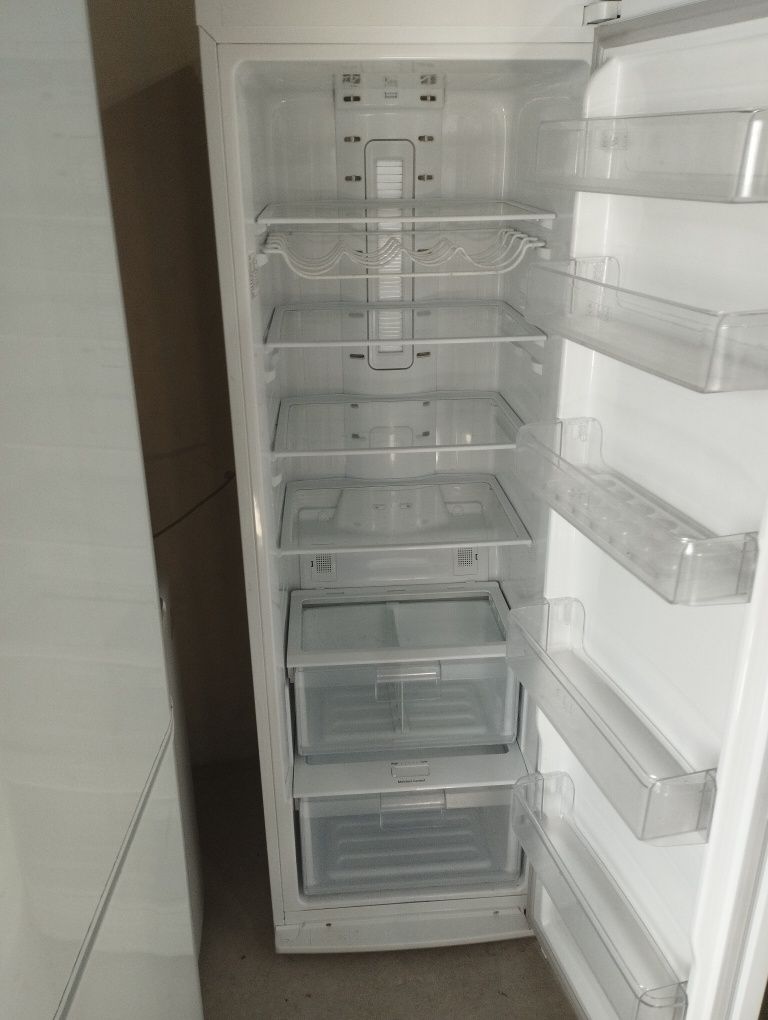Холодильник/холодильна камера samsung
