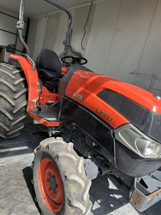 Kubota L2351 sadowniczy Ciągnik komunalny / Kubota M6060