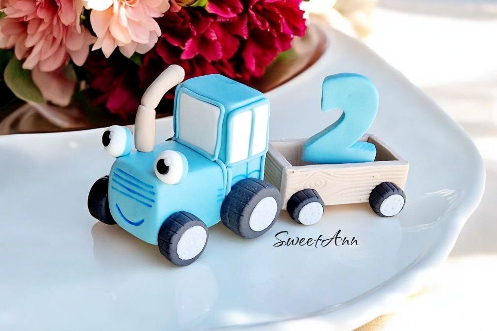 Traktor traktorek figurka na tort