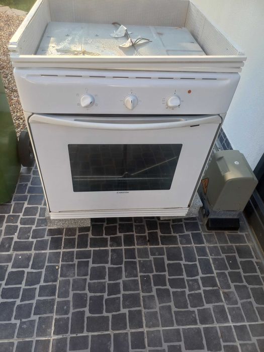 Fogão e forno de encastrar eléctrico Ariston