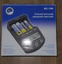 Зарядний-відновлюючий пристрій La Crosse BC-700 для АА,ААА акумулятор