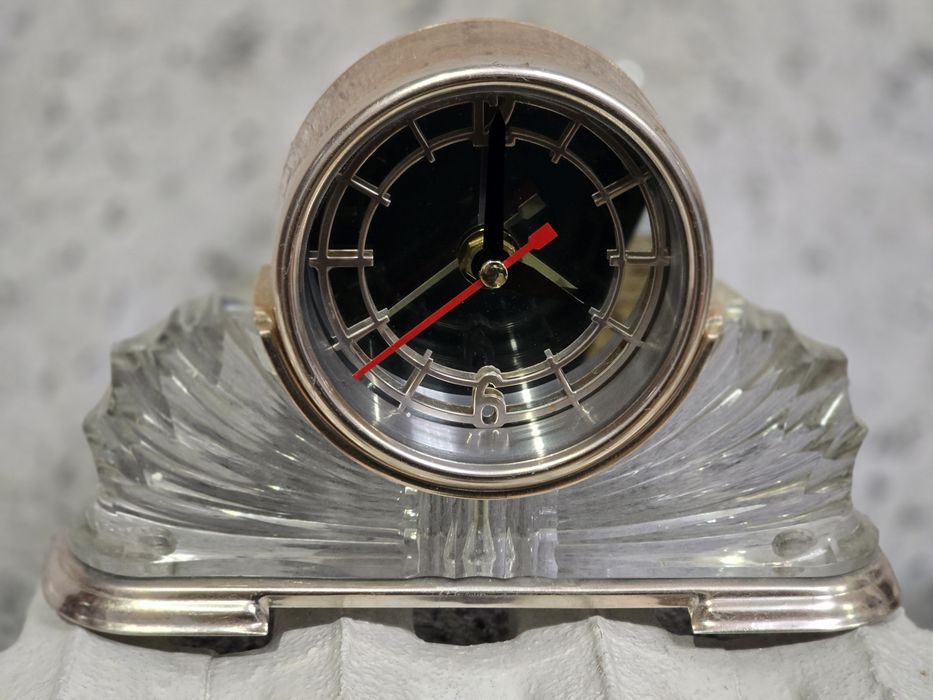 Будильник годинник часи