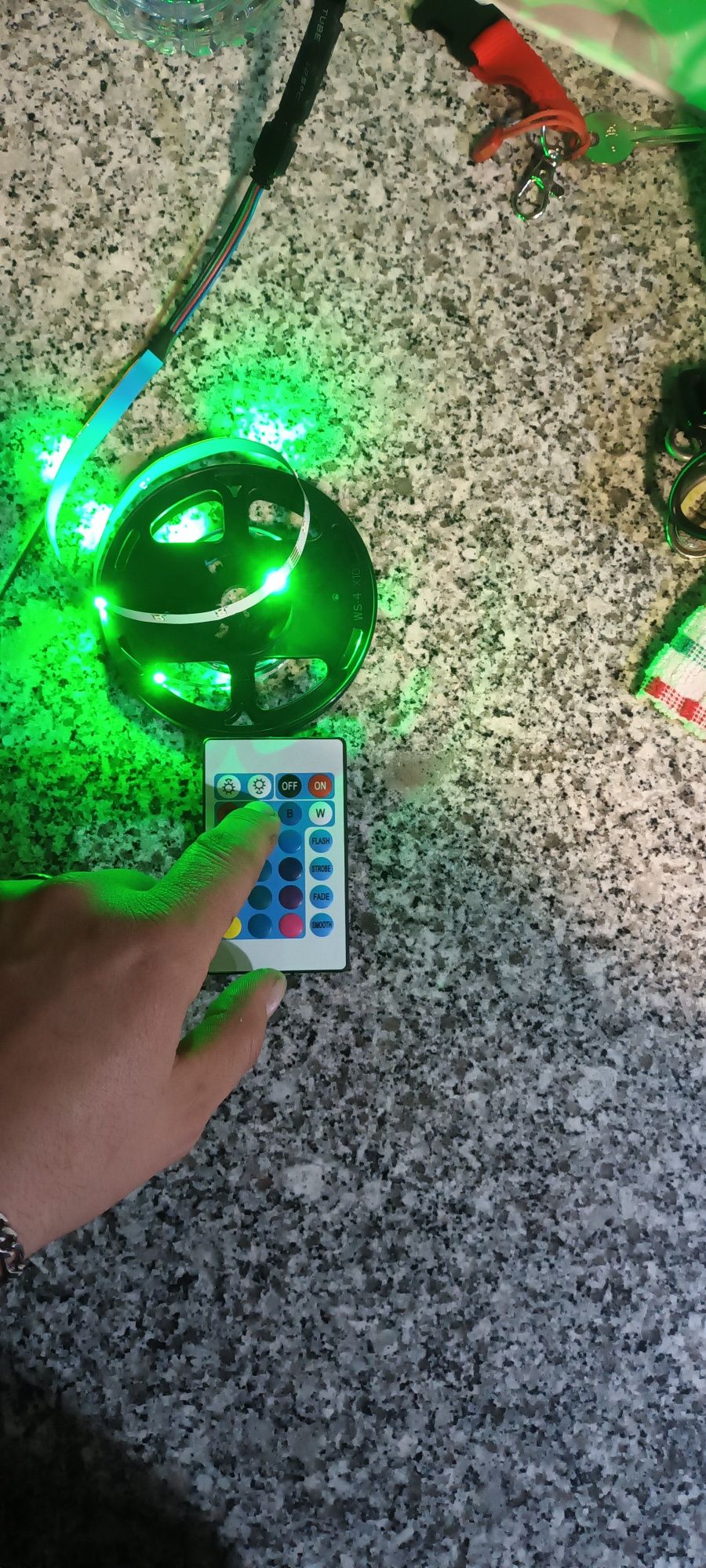 Vendo led rgb 2metros com comando a distancia, usado em tv's moveis