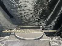 Flet Yamaha (prawdopodobnie) w etui – długość 68,5 cm – sprawny