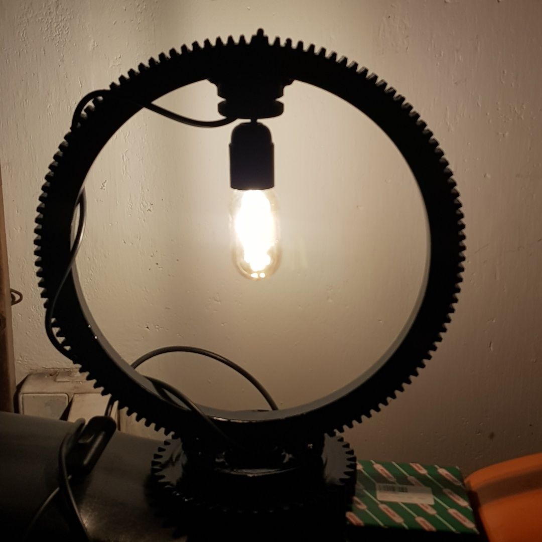 Lampa z trybów sztuka