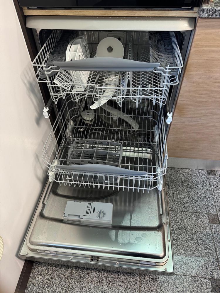 Vendo Máquina de lavar loiça.